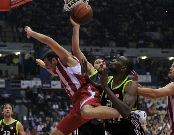 米体：伊尔迪兹的续约谈判因薪水问题陷入僵局，众豪门虎视眈眈（米体：薪资分歧致伊尔迪兹续约停滞，多家豪门紧盯其动向）