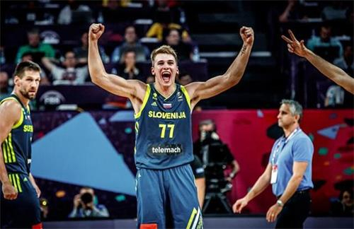 齐沃：种种困难让我们在赢球后更高兴；今天的劳塔罗值得拥抱（齐沃：越是艰难，赢球越开心；今夜的劳塔罗值得拥抱）