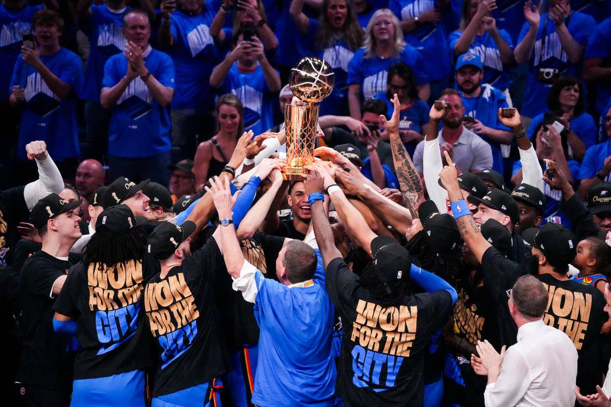 每体：预计拉菲尼亚周二就能随全队合练；霍安下场有可能首发（每体：拉菲尼亚有望周二随队合练，霍安下轮或首发）