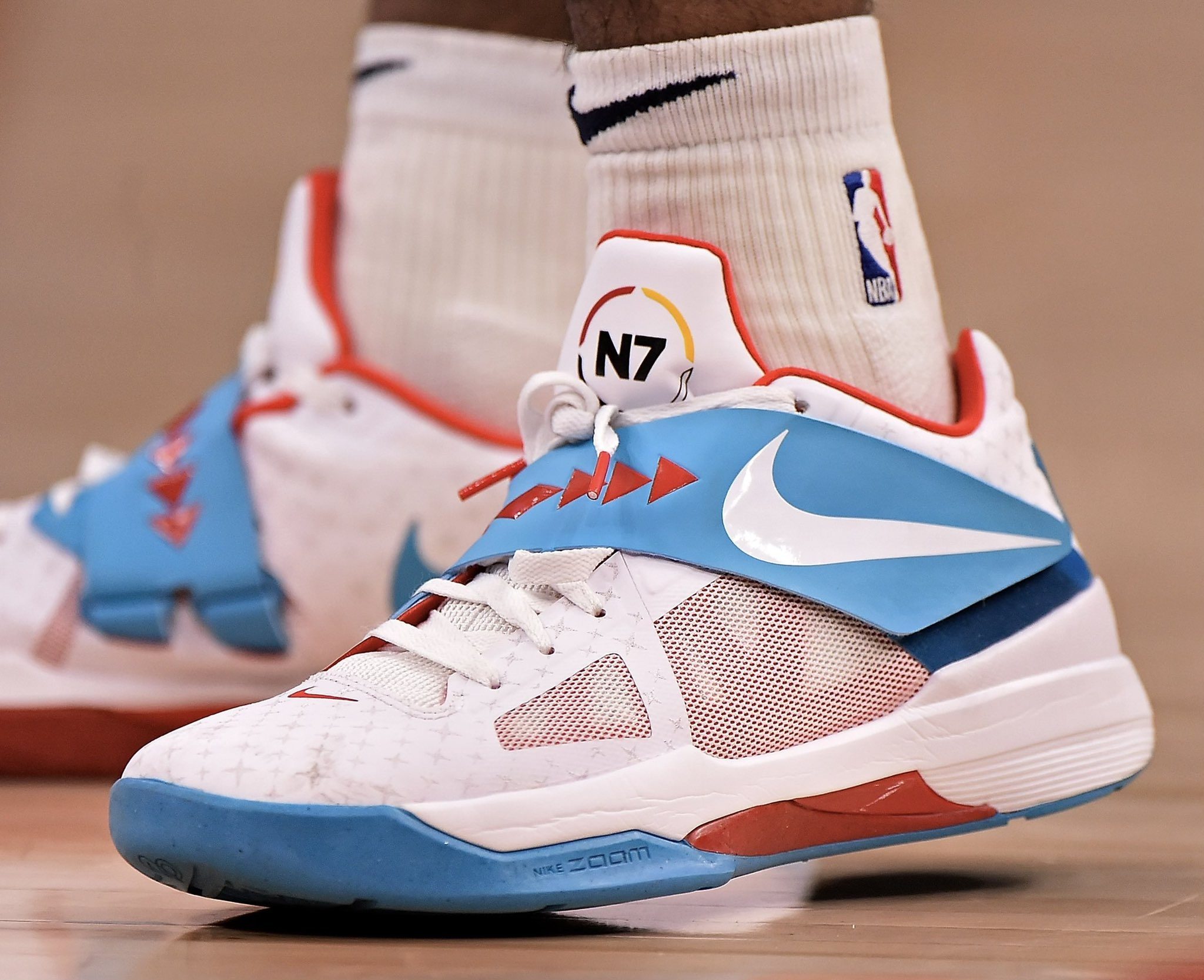 好喜欢这种没什么价值纯开心的节日（偏爱这种不讲功利、只为开心的节日）