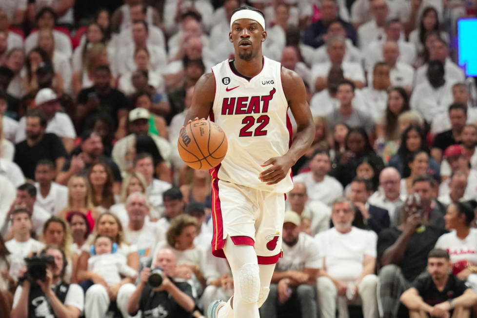 最后一冠！阿尔巴以美职联总冠军结束17年球员生涯（封王谢幕：阿尔巴捧起美职联总冠军后结束17年球员生涯）