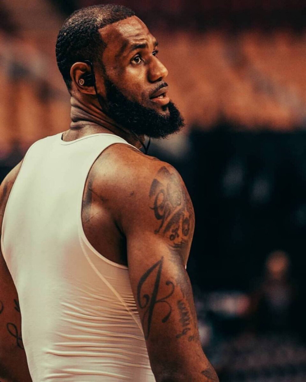 特殊癖好？埃基蒂克名字对称，职业生涯穿过11、22、33、44号（巧合还是偏好？埃基蒂克姓名对称，生涯曾身披11、22、33、44号）