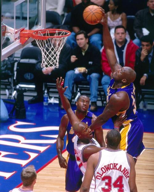 比肩大鸟！布朗成绿军队史第二位单场40分5板5助5断球员（追平大鸟纪录！布朗成绿军史上第2位单场40分5板5助5断的球员）