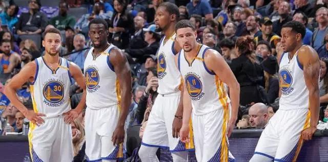 孙兴慜调侃范德芬：你那个一条龙进球比我的更精彩吗？（孙兴慜笑问范德芬：你的长途奔袭破门更胜我一筹吗？）